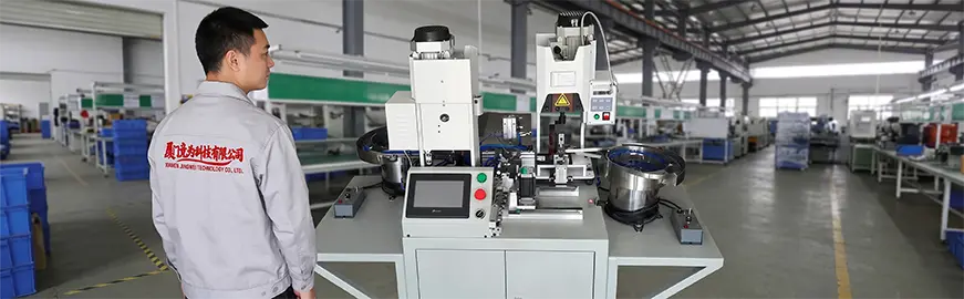 Máquina de crimpado e inserción de terminales de doble extremo