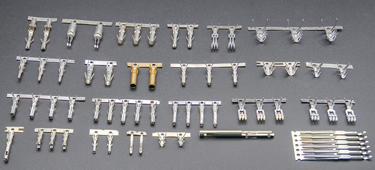 Conector de terminal de soldadura de PCB, conector de terminal macho de latón, conector de terminal de estampado de precisión OEM 