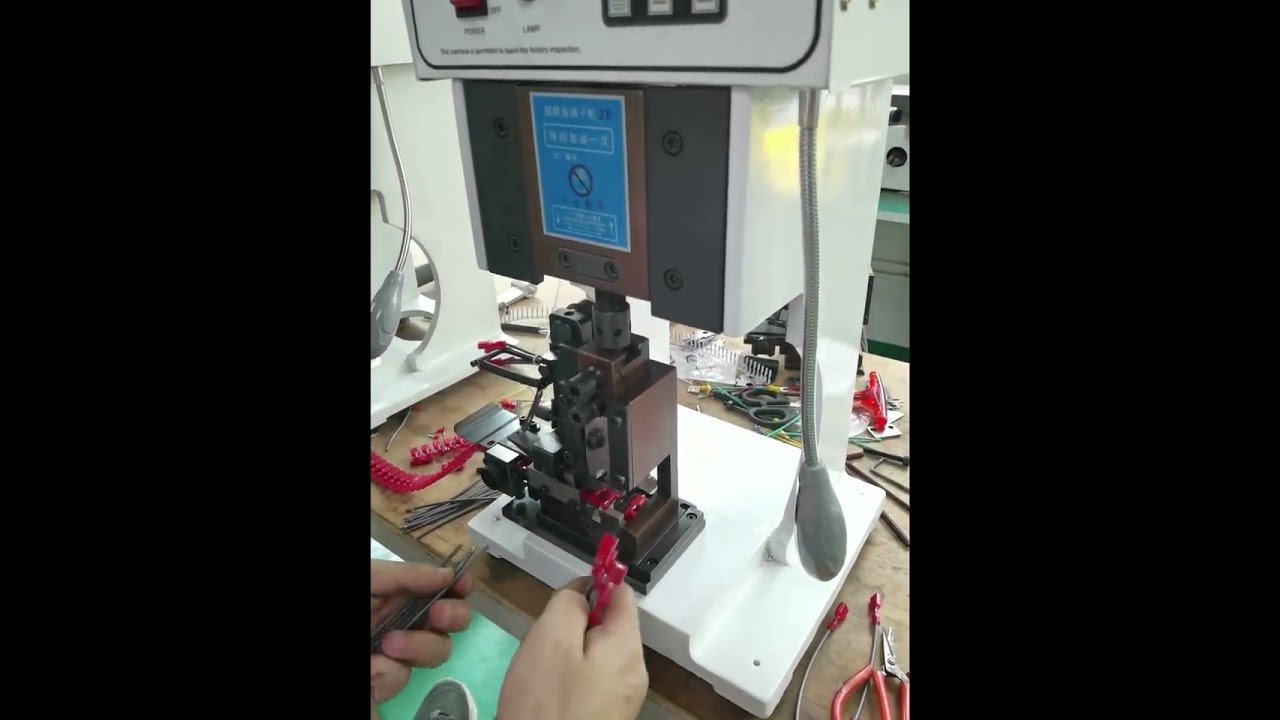 ¿Cómo es el efecto de crimpado de la máquina de terminales 2T + molde de terminal de funda plástica de precisión? #fábrica