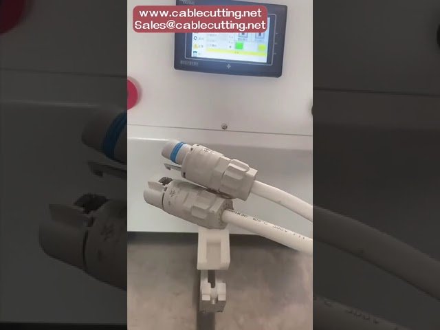 Máquina Automática de Apriete e Inserción de Tuercas para Conectores