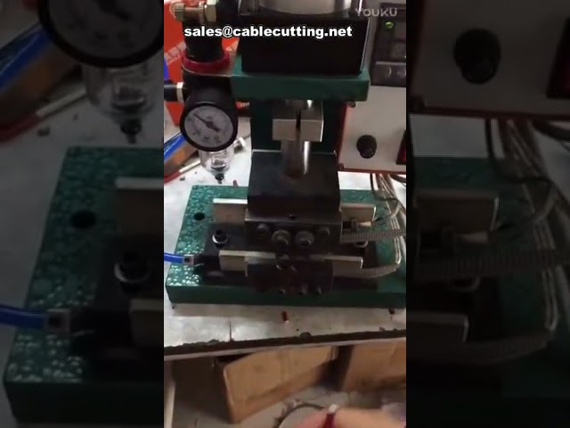 Máquina Peladora Vertical de Cables con Calefacción Eléctrica | Uso Eficiente en Pelado Industrial