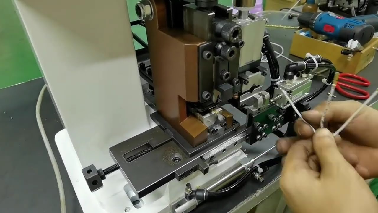 Máquina de Terminales en Tira Continua Recta | Crimpado Automático de Alta Velocidad