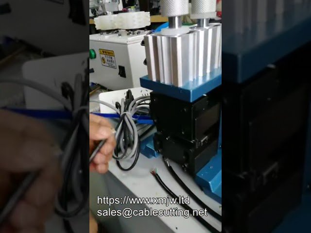 Máquina Peladora Neumática Vertical Semiautomática para Cables de Cobre: Corta, Pela y Tuerce