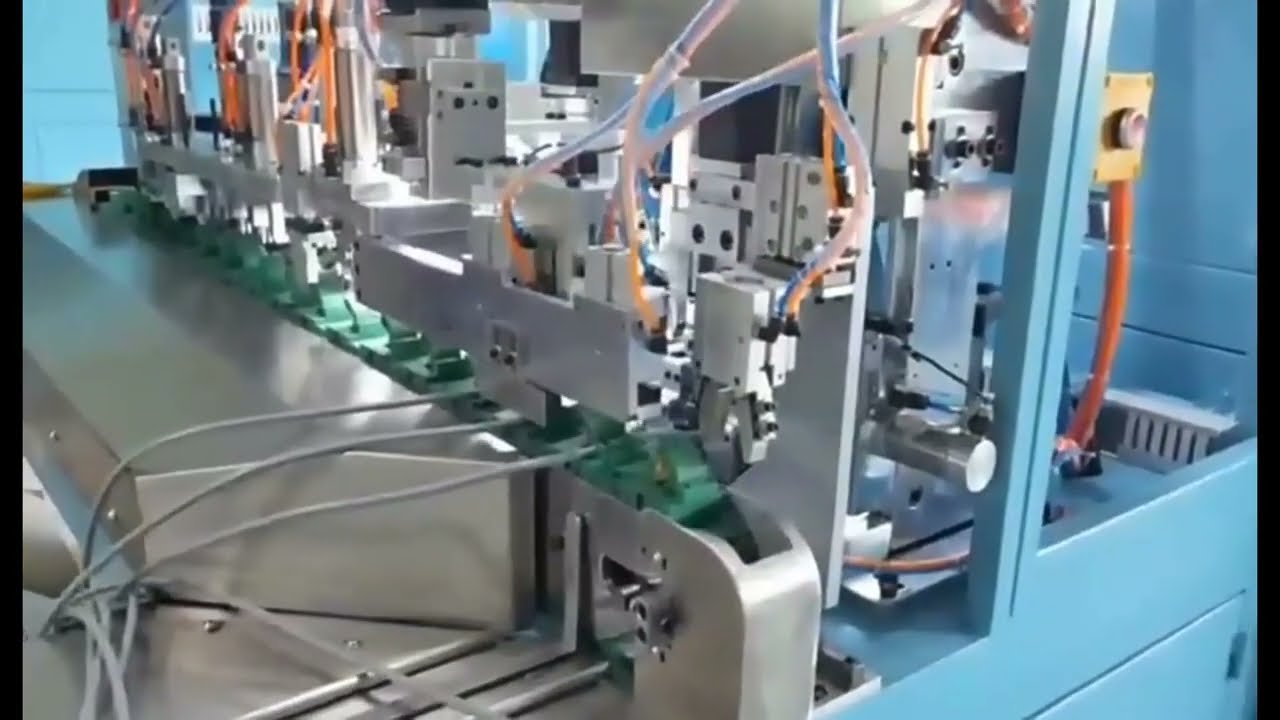 Máquina ensambladora de enchufes automática: pelado e inserción de clavijas 2 y 3 pines