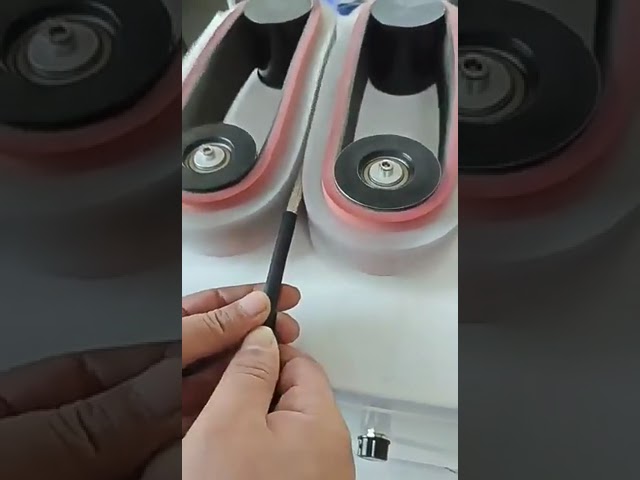 Máquina de Cepillado y Dispersión de Cables Blindados Metálicos | Cepillos de Bola de Nailon y Cobre con Seguimiento