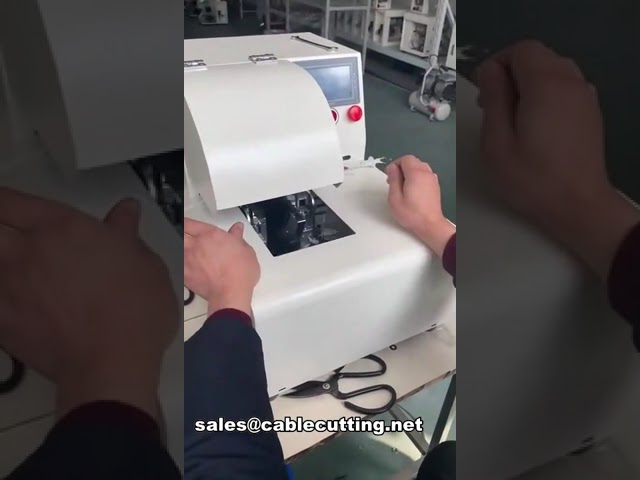Máquina de bobinado y envoltura de cinta para cable plano WPM-690P
