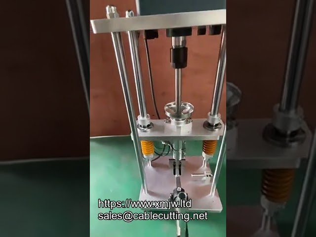 Máquina de Inyección de Plástico Vertical Mini para Cables de Carga de Potencia 2