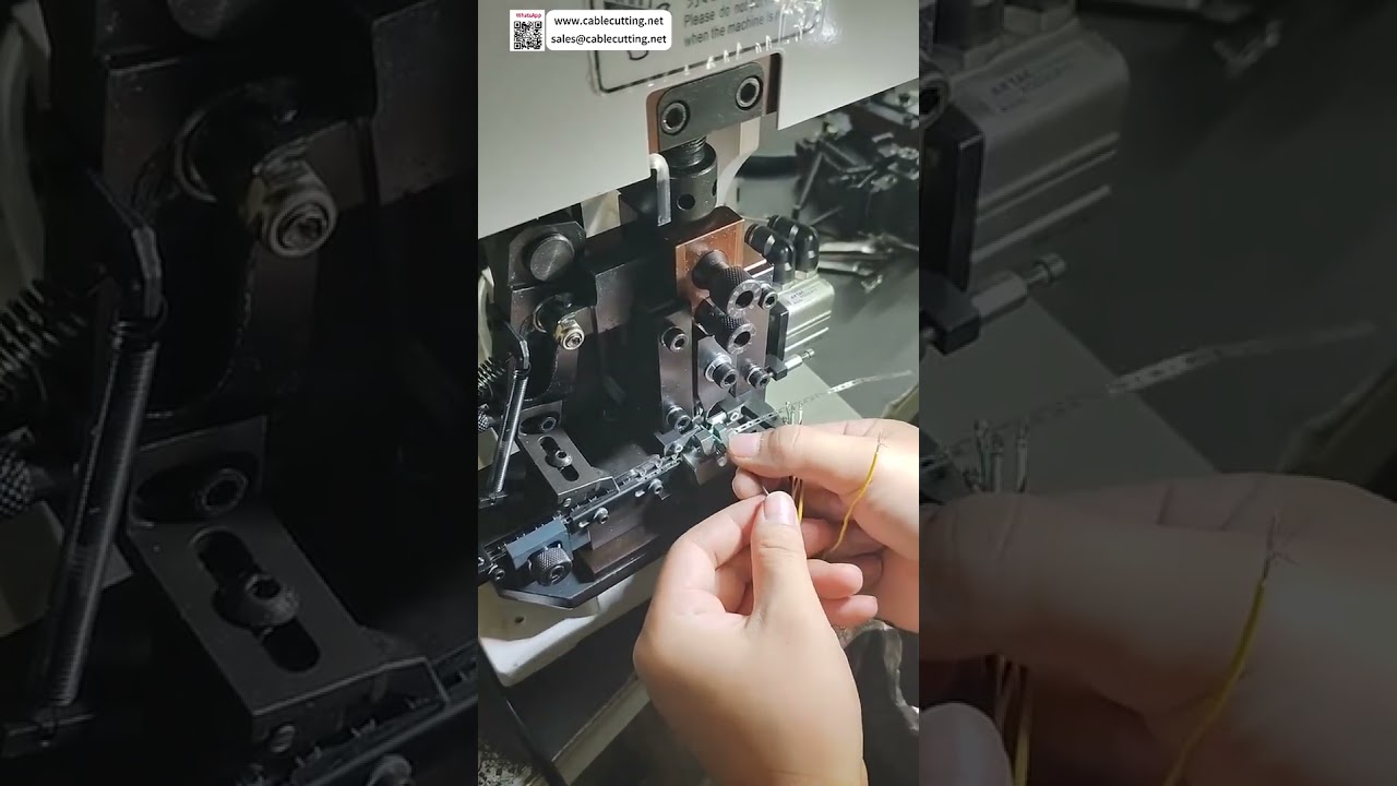 Máquina pelacables y crimpadora monohilo con ajuste perfecto para terminales de 2,5 mm
