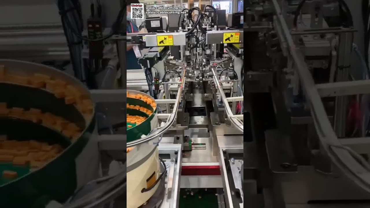 Máquina inteligente de crimpado de terminales simples y dobles e inserción en carcasas de plástico