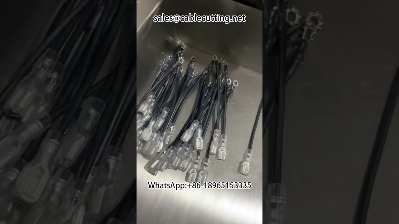 Máquina automática de crimpado de terminales - Inserte y engaste un extremo en funda y manguito