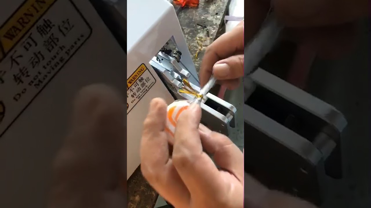 Máquina de cierre con alambre dorado para bolsas de plástico - Automatización eficiente