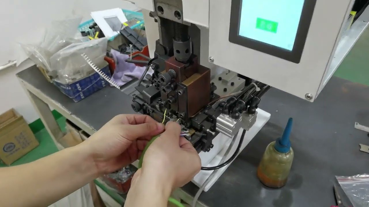 Máquina Horizontal de Terminales en Tira Continua | Alta Eficiencia en Crimpado