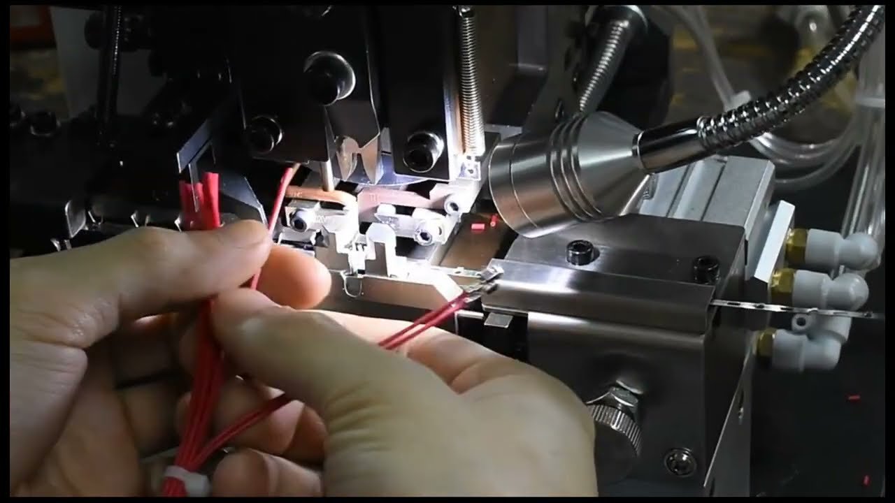 Máquina Peladora y Crimpadora Automática para Cables Multinúcleo